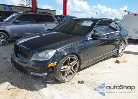 2013 Mercedes-Benz C 250 Sport из США, поврежденный, VIN WDDGF4HB4DR264775